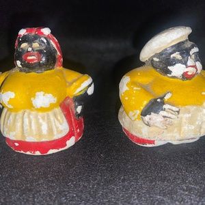 Vintage Black Americana salt and pepper shakes